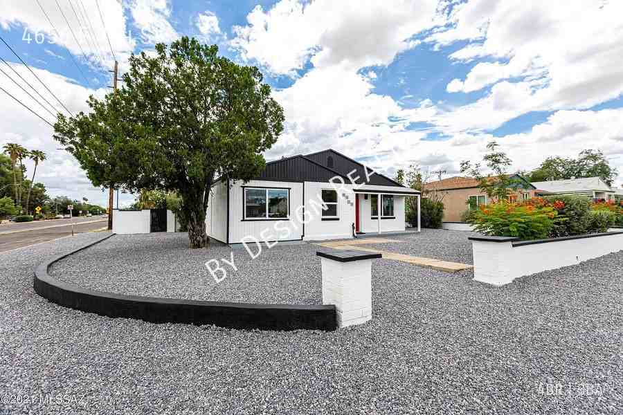 4656 E 7th St - Photo 3 of 36