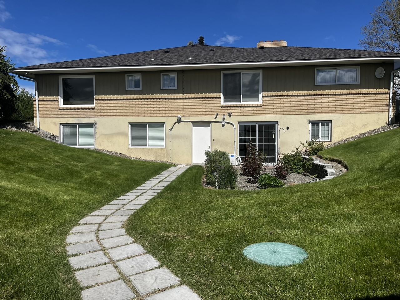 2390 Cheyne Rd - Photo 3 of 15