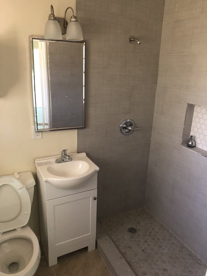 1301 E Lyon St #2 - Photo 6 of 12