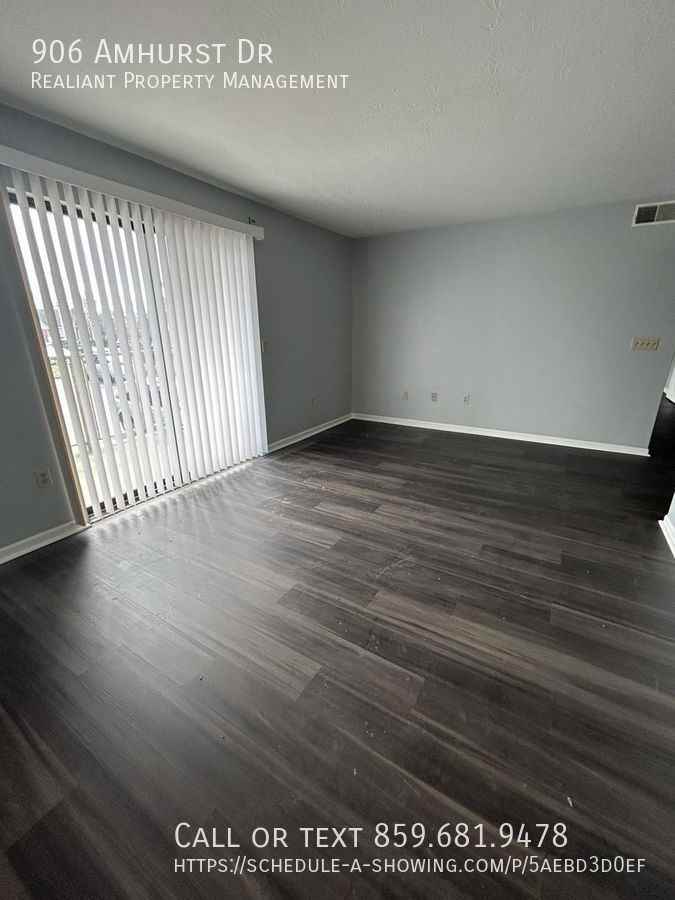 906 Amhurst Dr - Photo 2 of 9