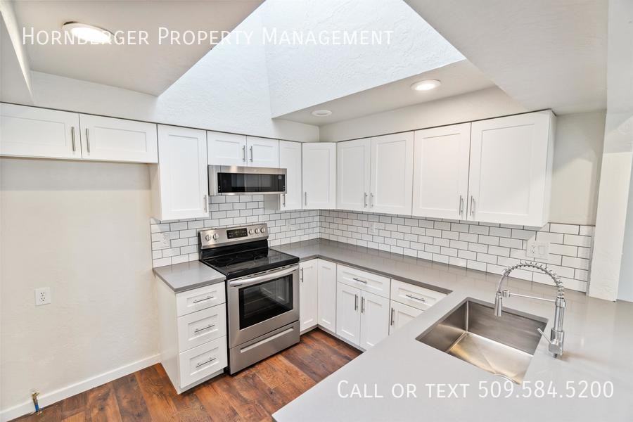 9923 N Arrowhead Rd - Photo 3 of 43