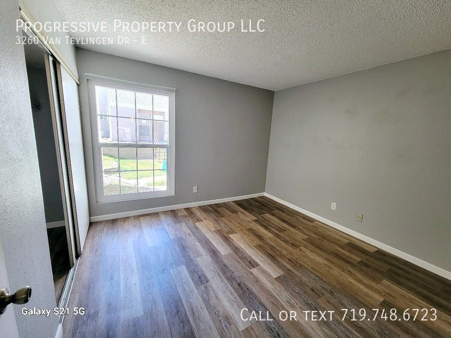 3260 Van Teylingen Dr #E - Photo 2 of 11