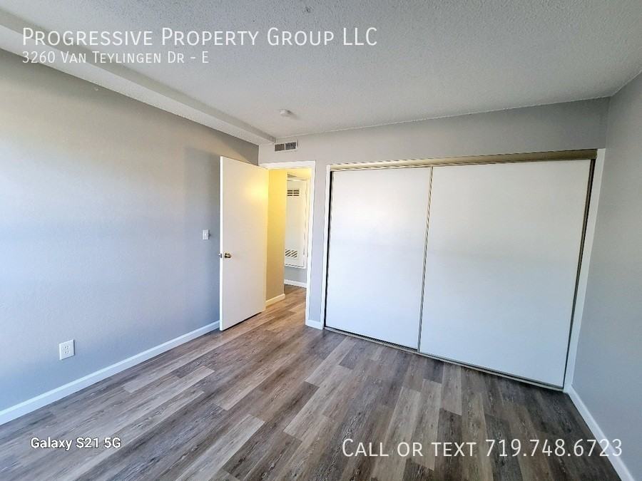 3260 Van Teylingen Dr #E - Photo 3 of 11