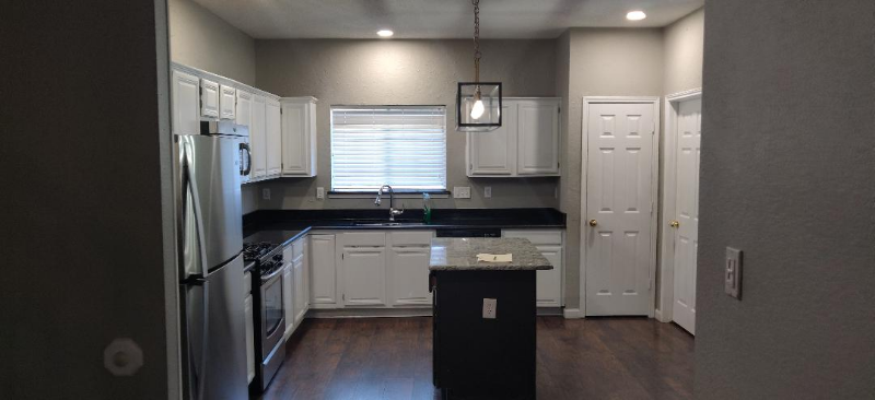 305 N Waterford Oaks Dr - Photo 2 of 11