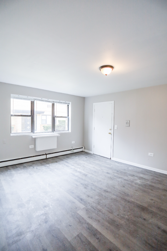 1654 W Pratt Blvd #1 - Photo 3 of 6