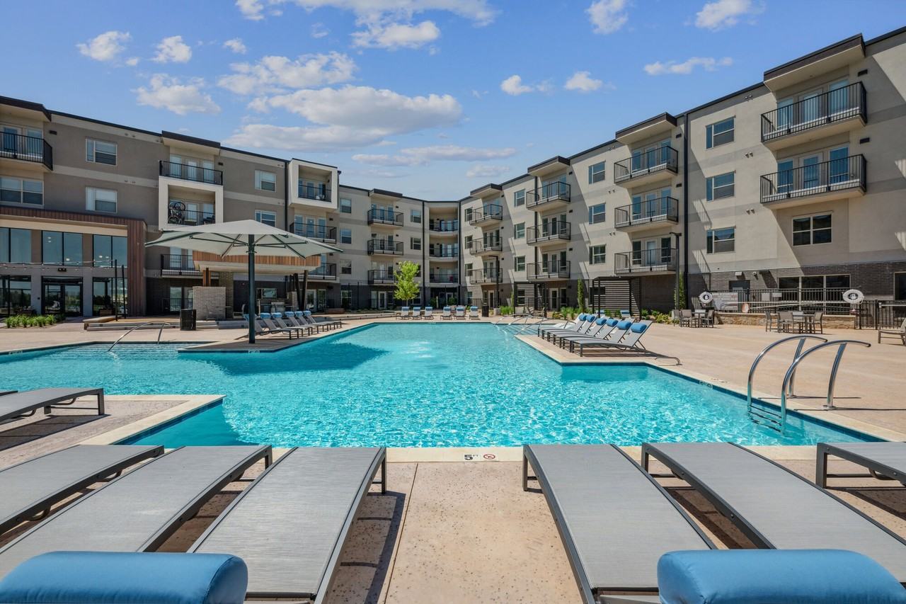 Broadvue Apartments - Photo 2 of 25