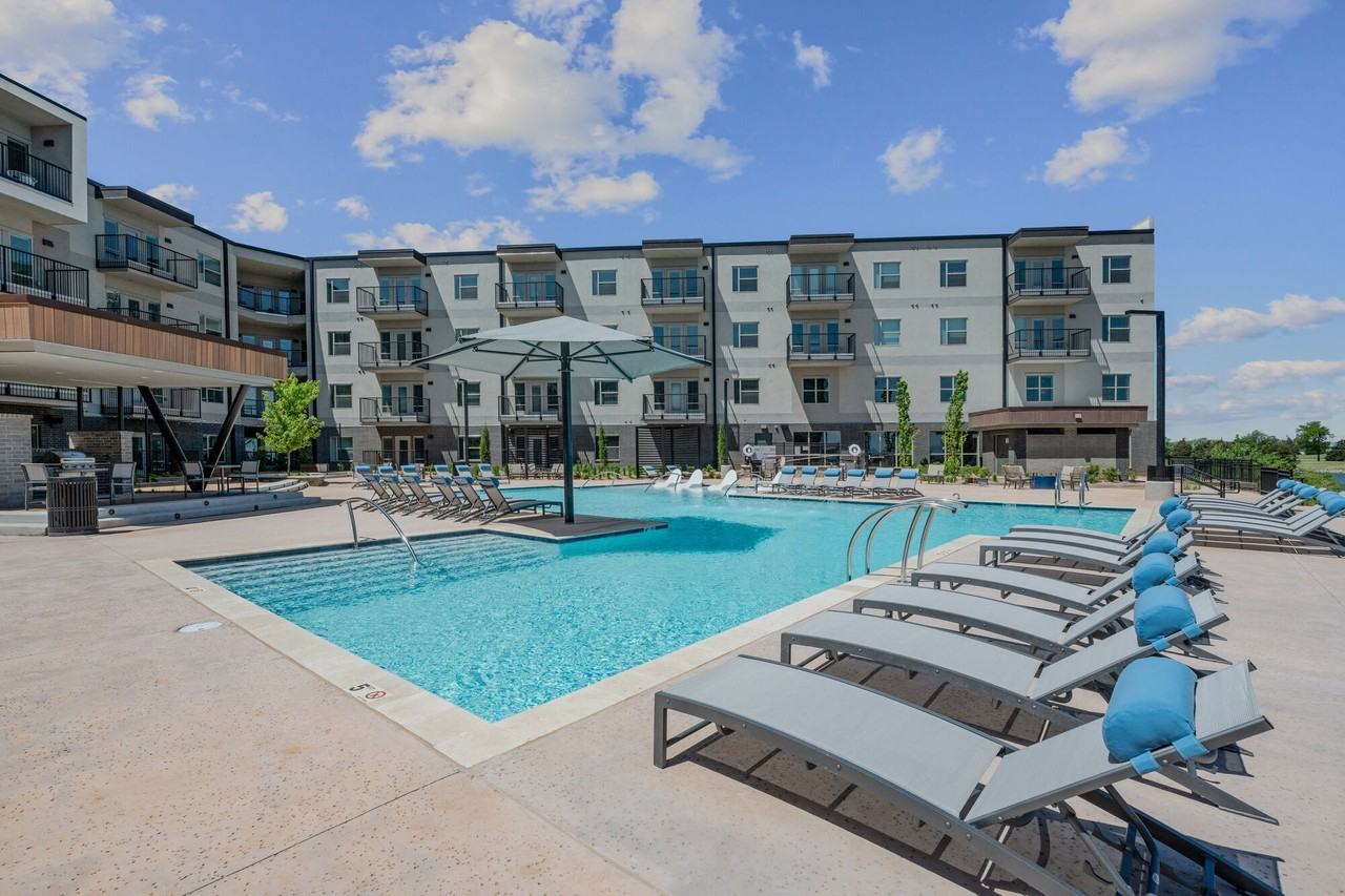 Broadvue Apartments - Photo 3 of 25