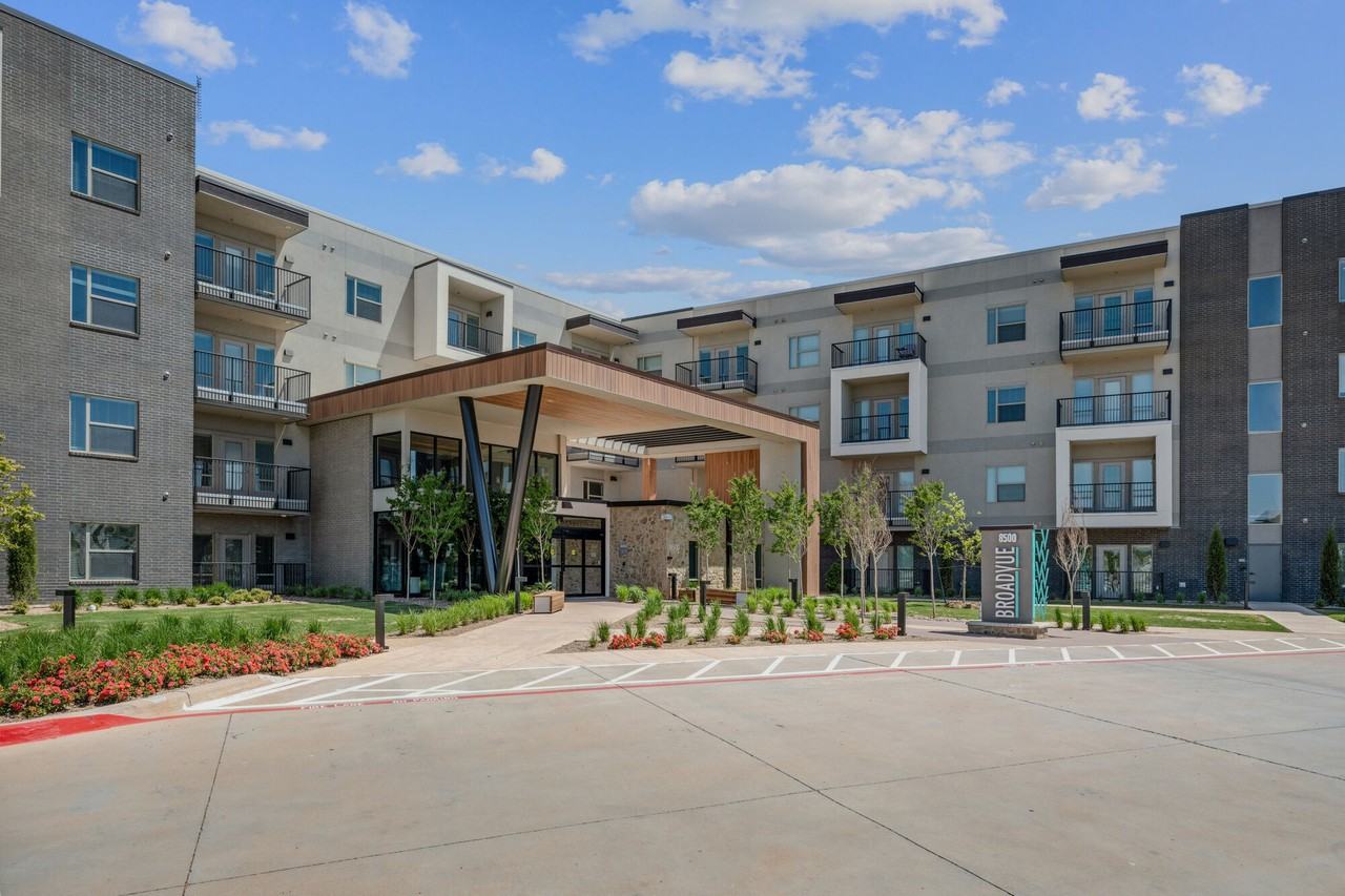 Broadvue Apartments - Photo 3 of 58