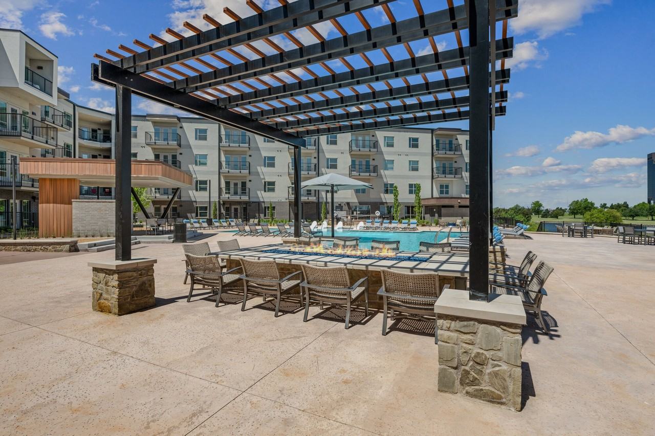 Broadvue Apartments - Photo 6 of 25