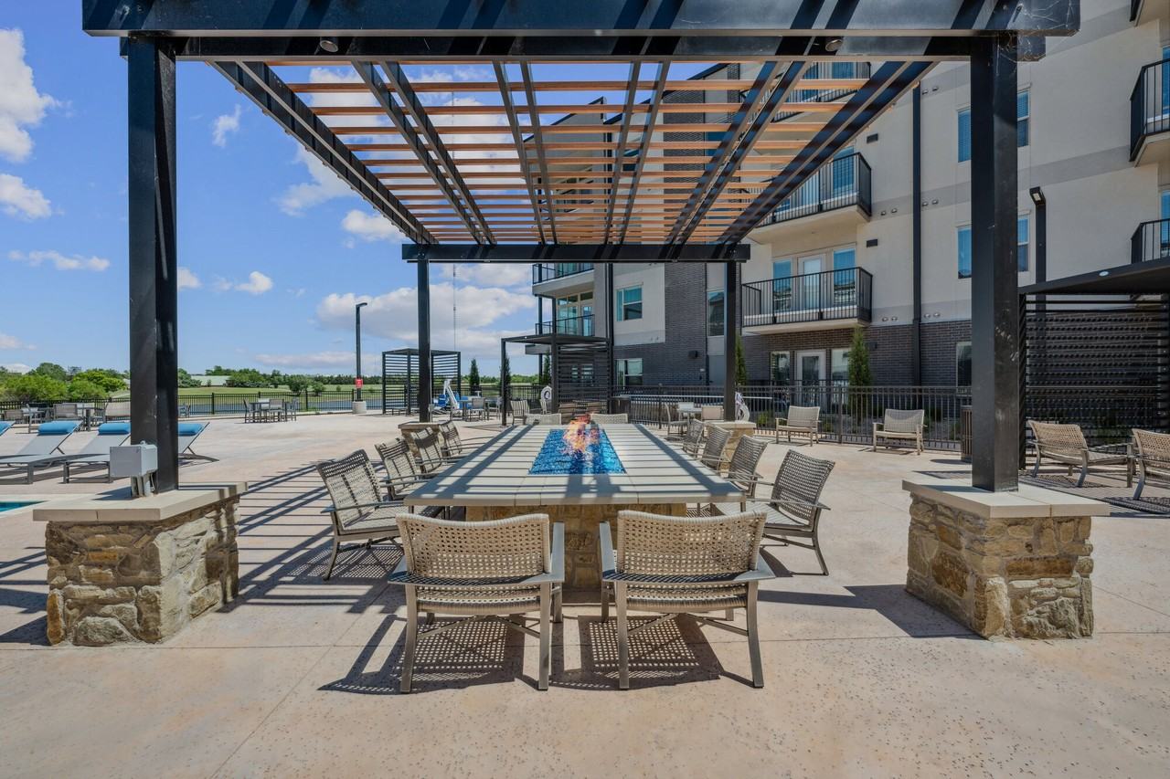 Broadvue Apartments - Photo 4 of 25