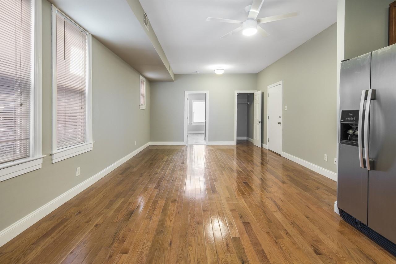 4366-4370 Manchester - Photo 2 of 9