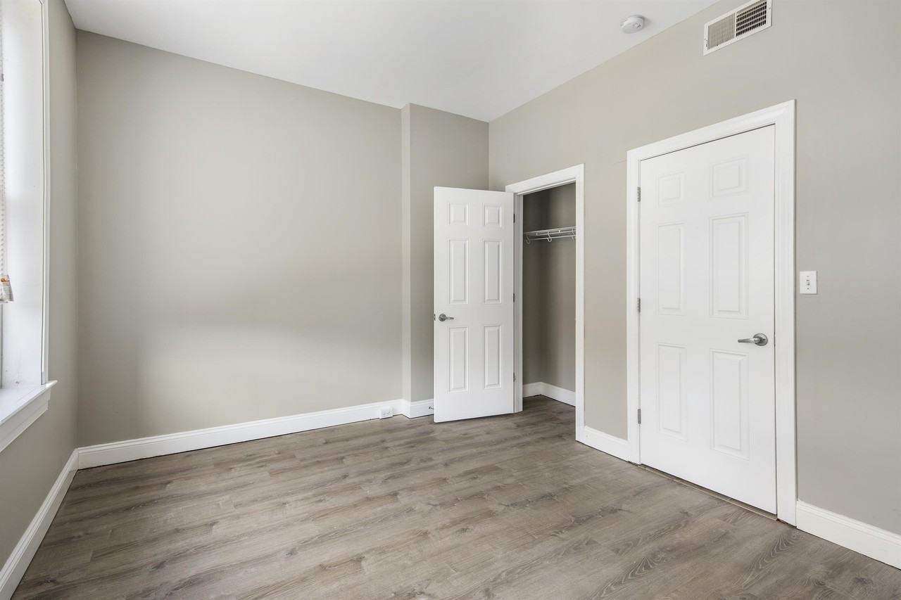 4366-4370 Manchester - Photo 4 of 9