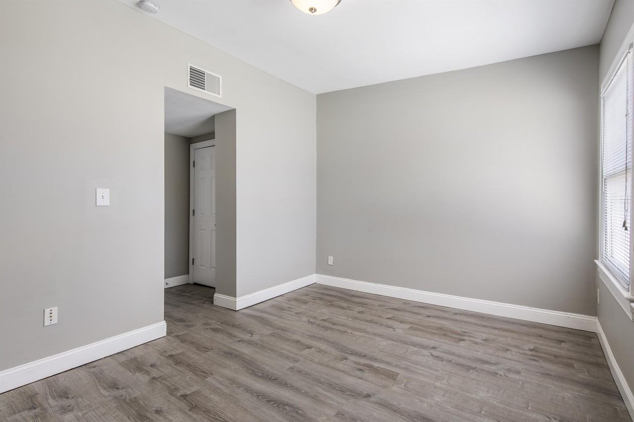 4366-4370 Manchester - Photo 6 of 9