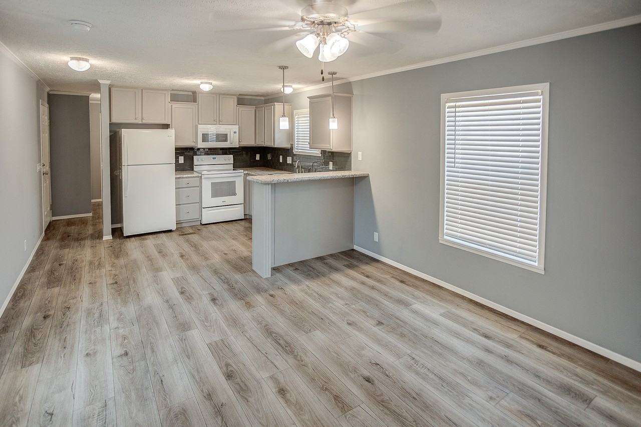 Coachlight Manufactured Home Community - Photo 2 of 10