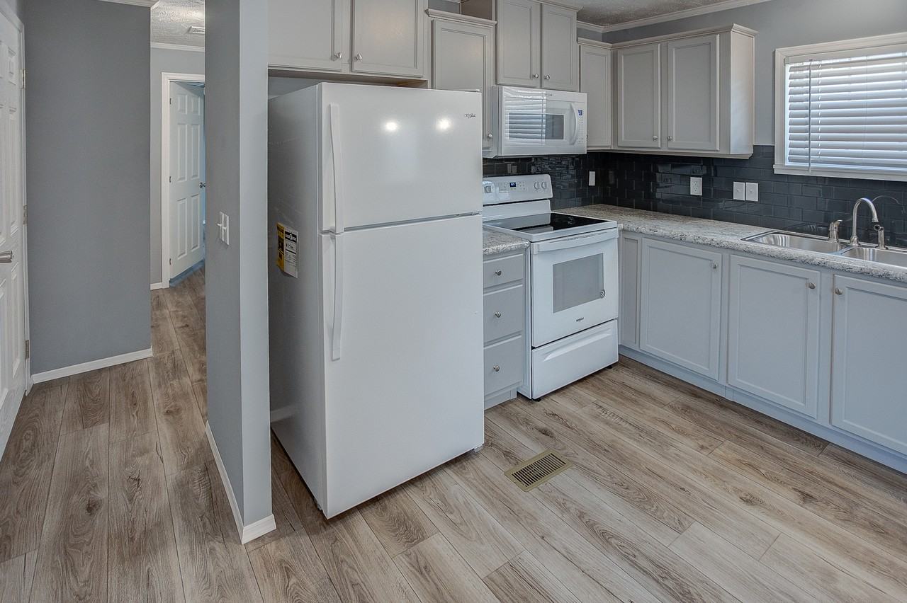 Coachlight Manufactured Home Community - Photo 3 of 10