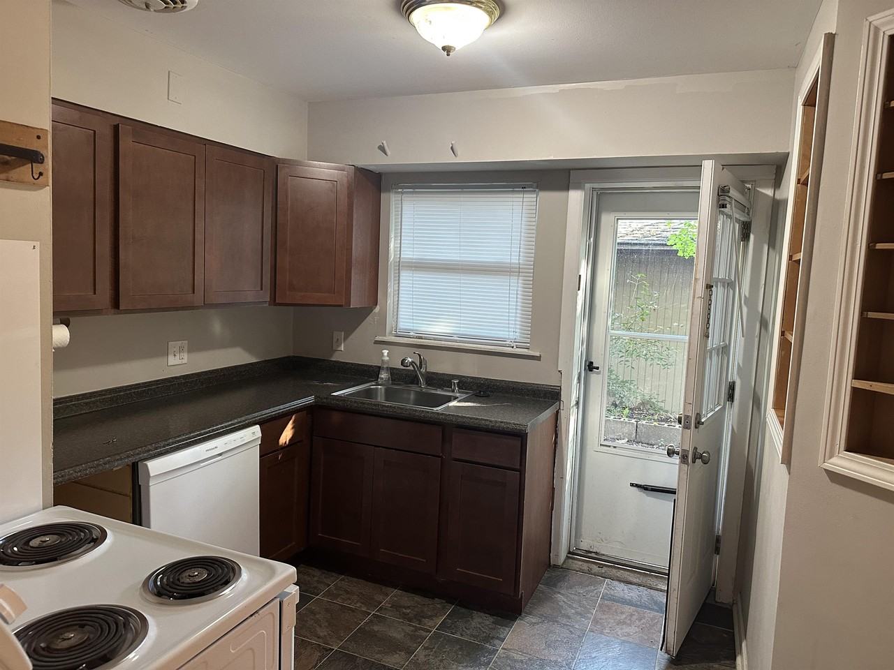 1112 Brooks St #1112 - Photo 2 of 16