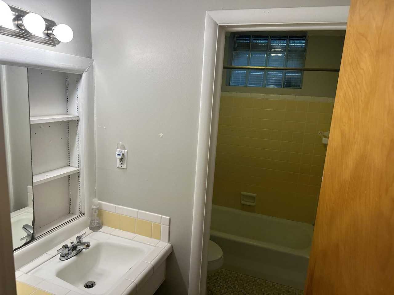 1112 Brooks St #1112 - Photo 5 of 16