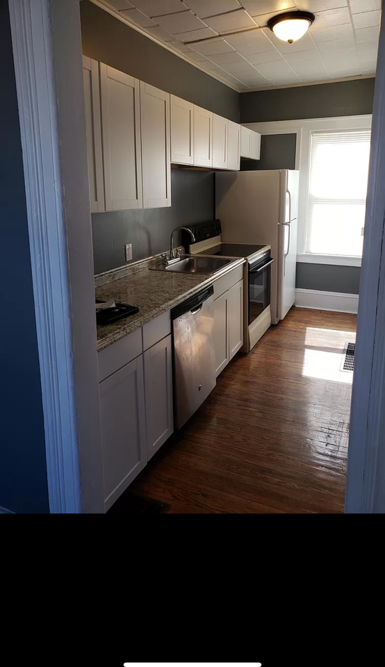 3586 Lake Ave Frnt - Photo 2 of 9