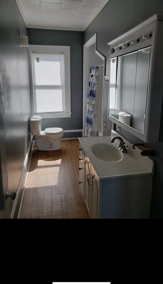 3586 Lake Ave Frnt - Photo 3 of 9
