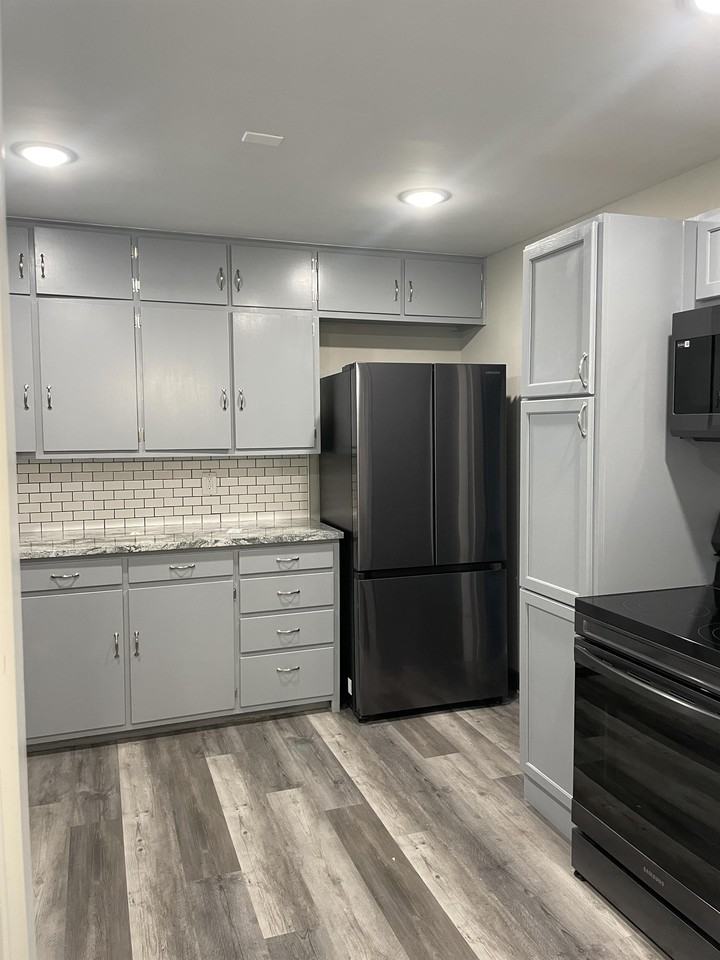 503 E 8th St #1 - Photo 5 of 16