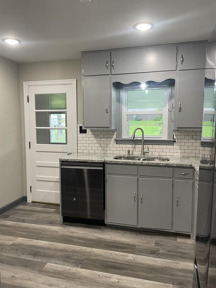 503 E 8th St #1 - Photo 6 of 16