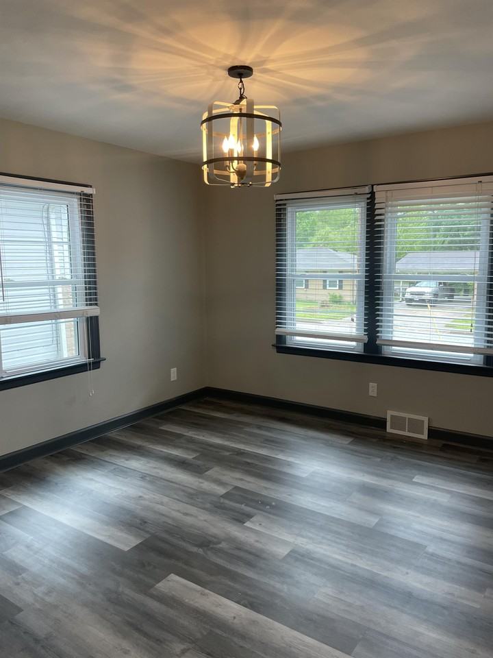 503 E 8th St #1 - Photo 7 of 16