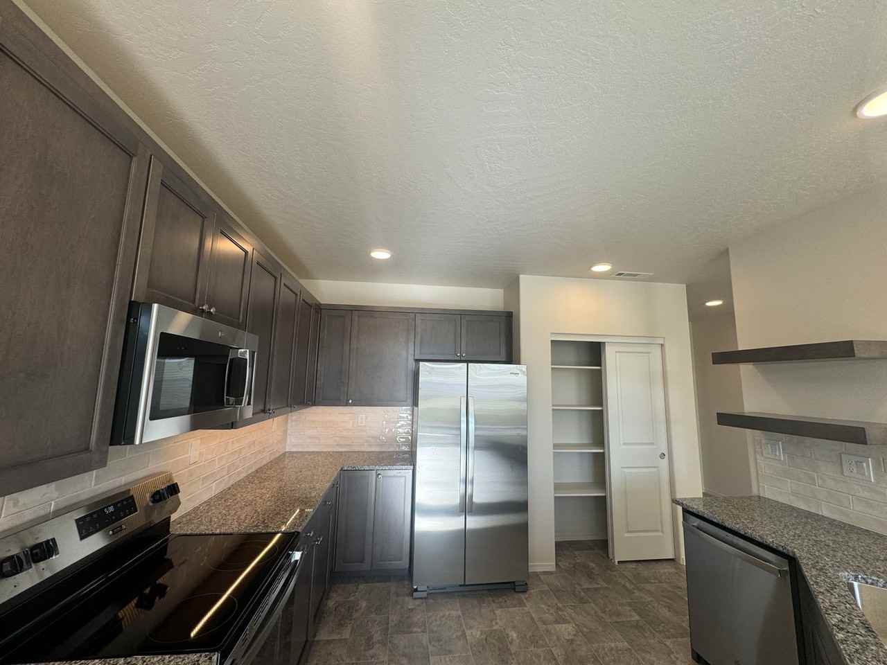 2310 S 58th Ave - Photo 5 of 19