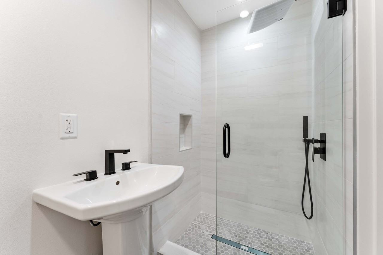 4559 W 18th St - Photo 5 of 15