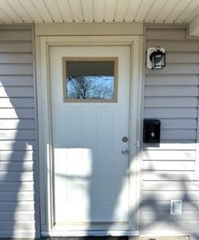 707 W 19th St - Photo 2 of 15