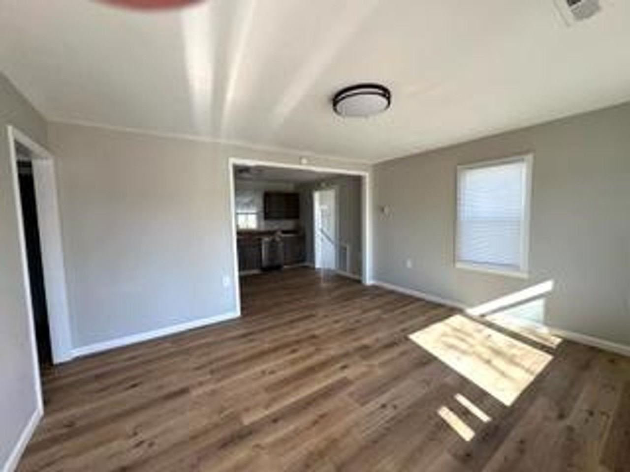 707 W 19th St - Photo 3 of 15