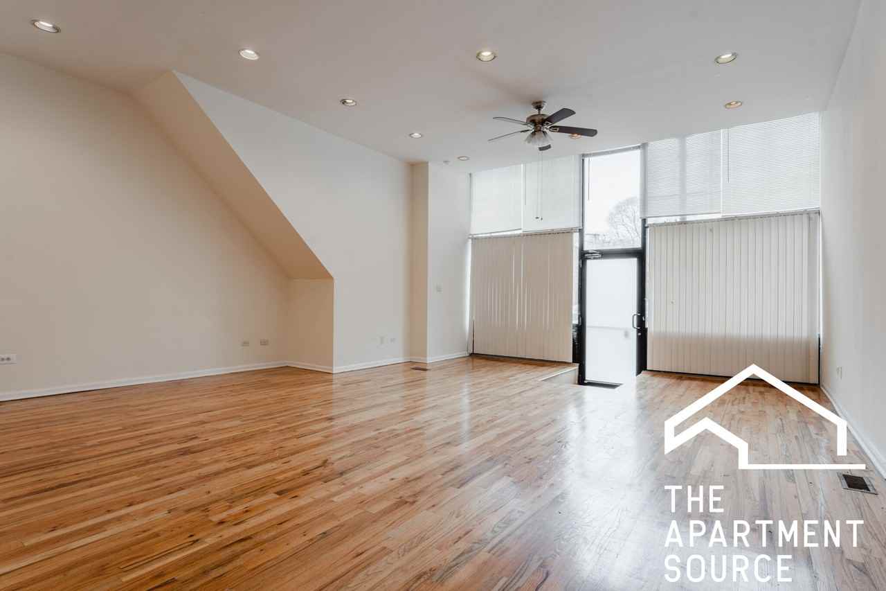 2454 N Southport Ave #1F - Photo 3 of 18