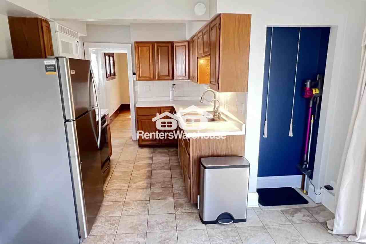 3623 Vincent Ave N - Photo 3 of 19