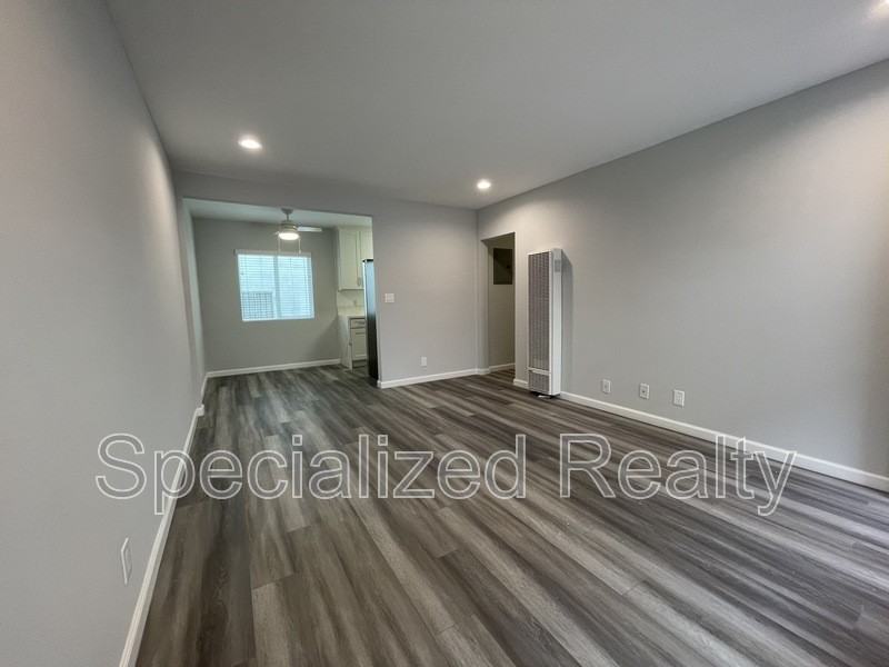 139 N Belmont St #E - Photo 5 of 10