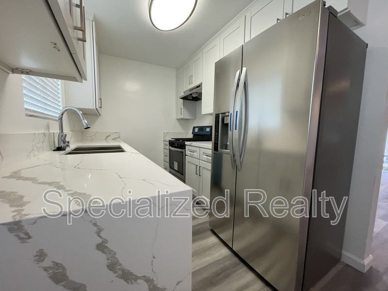139 N Belmont St #E - Photo 3 of 10