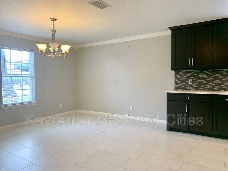 505 E Scotland Dr - Photo 5 of 20