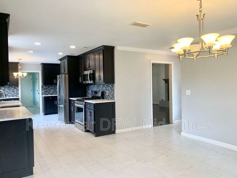505 E Scotland Dr - Photo 6 of 20