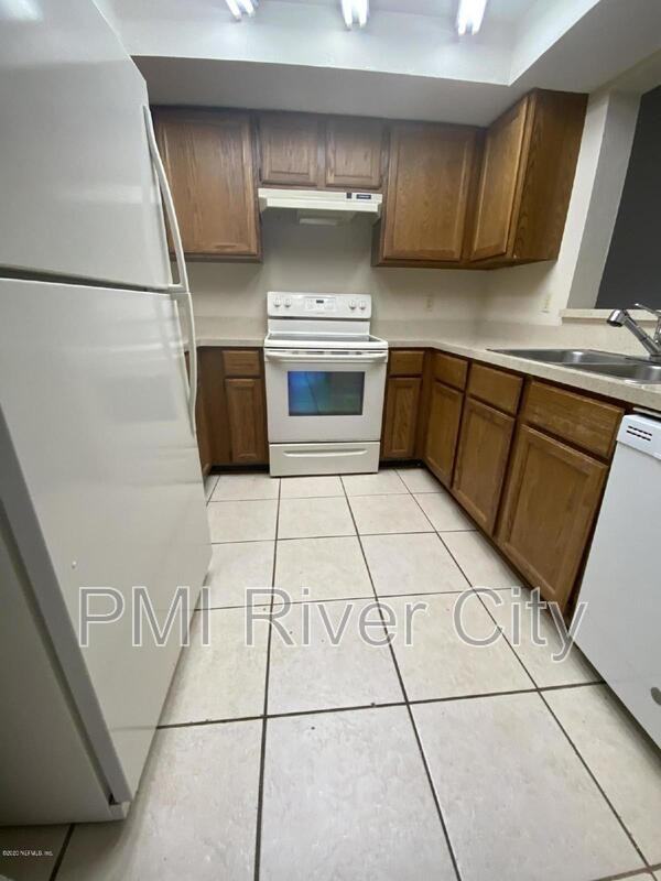 2388 Ironstone Dr E - Photo 3 of 11