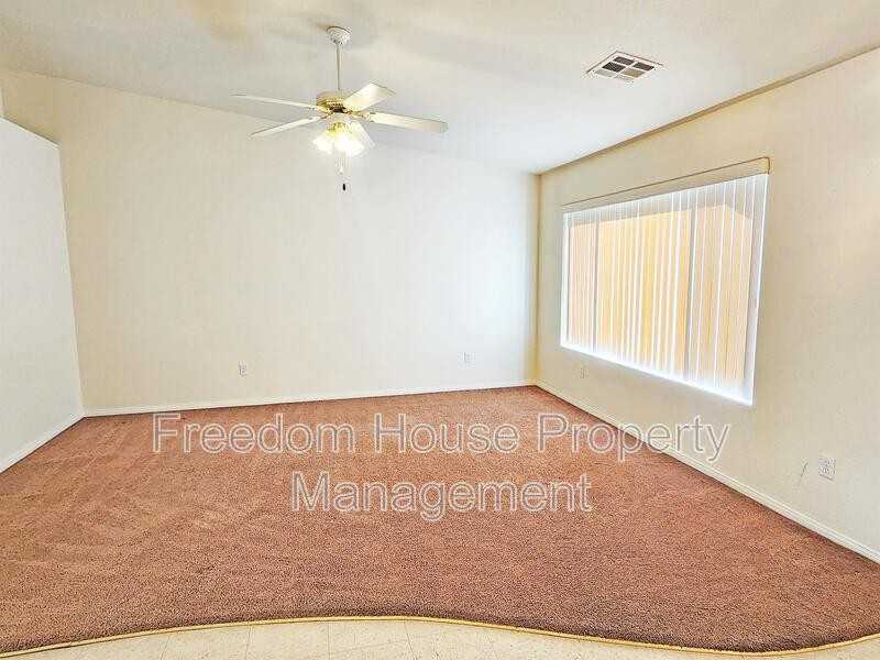 1770 Pershing Ave - Photo 5 of 32