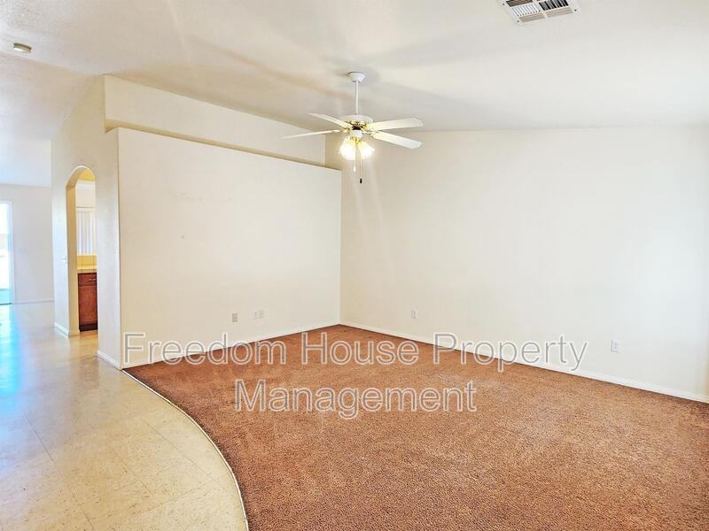 1770 Pershing Ave - Photo 6 of 32