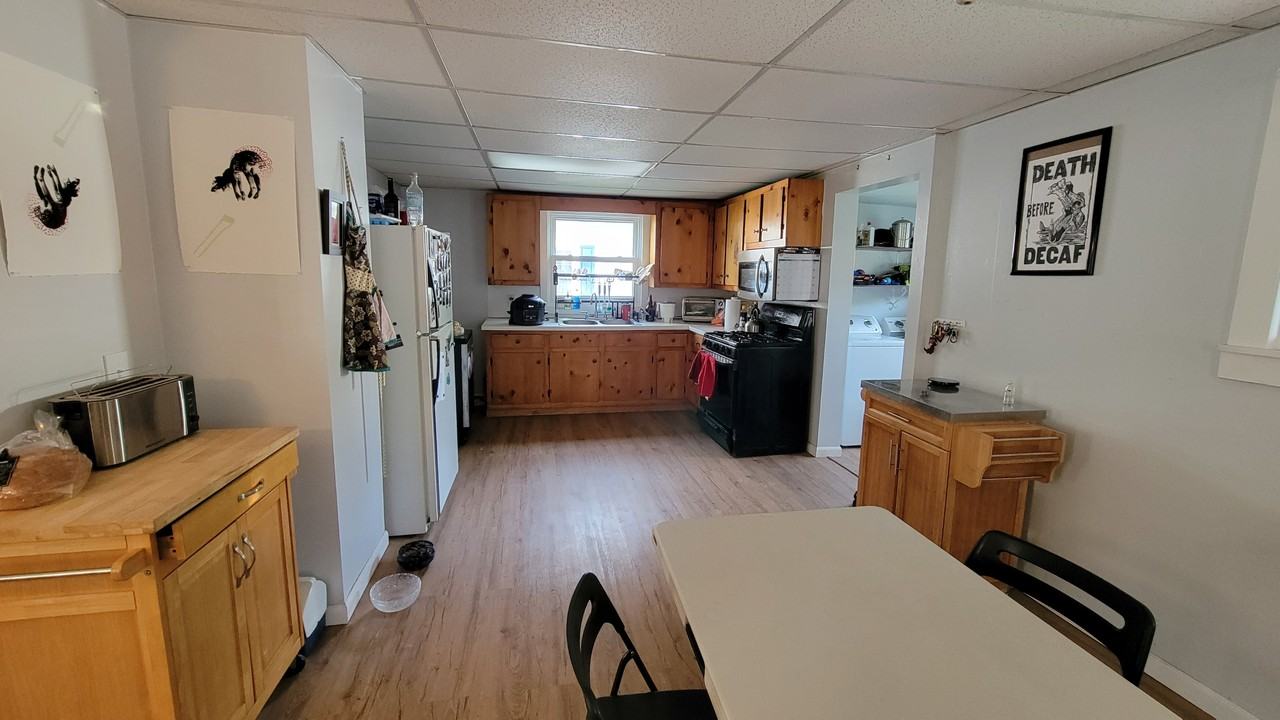 348 Delaware Ave - Photo 3 of 10