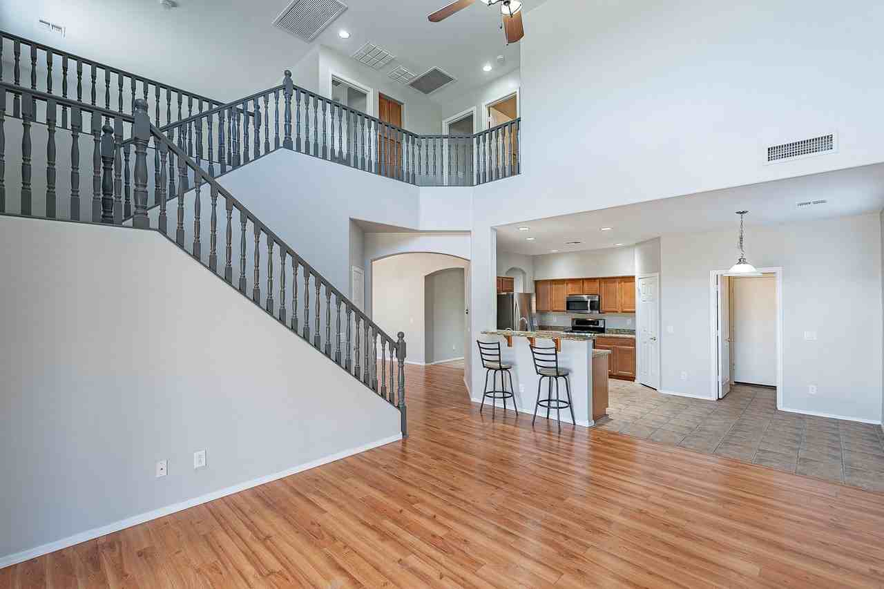 6609 S 57th Ave - Photo 2 of 40