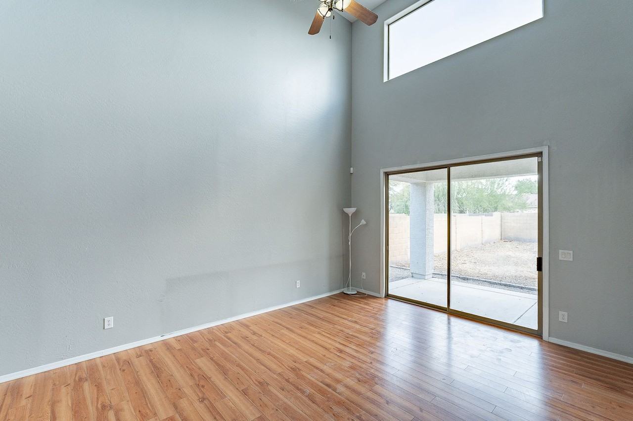 6609 S 57th Ave - Photo 6 of 40