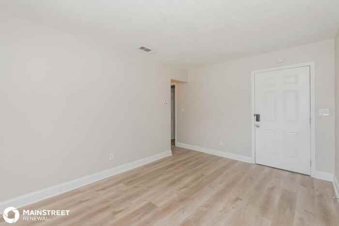 5205 S 84th St - Photo 3 of 16