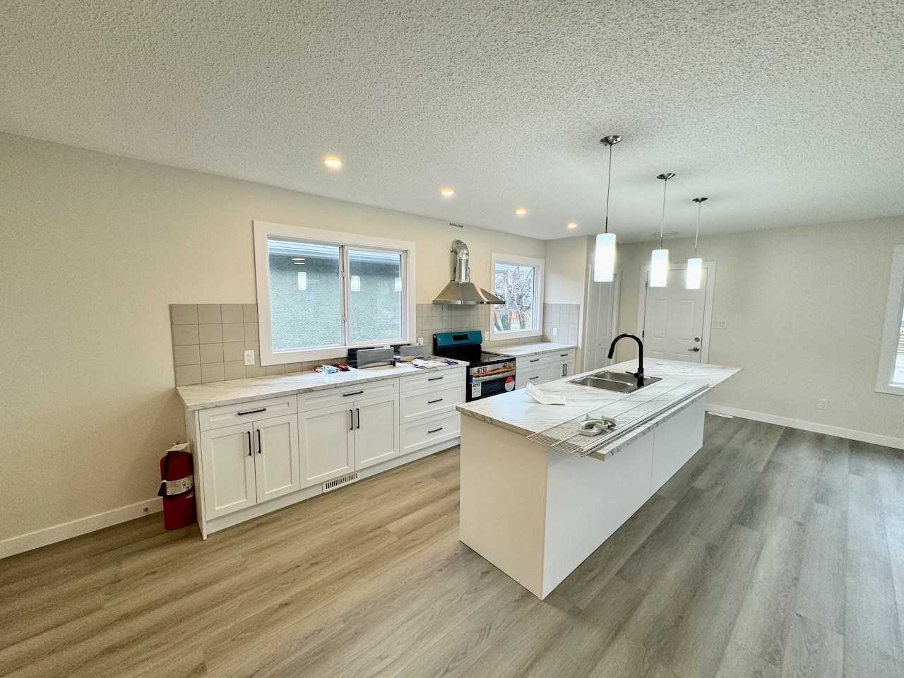 11511 83 St Nw Uppr - Photo 2 of 34