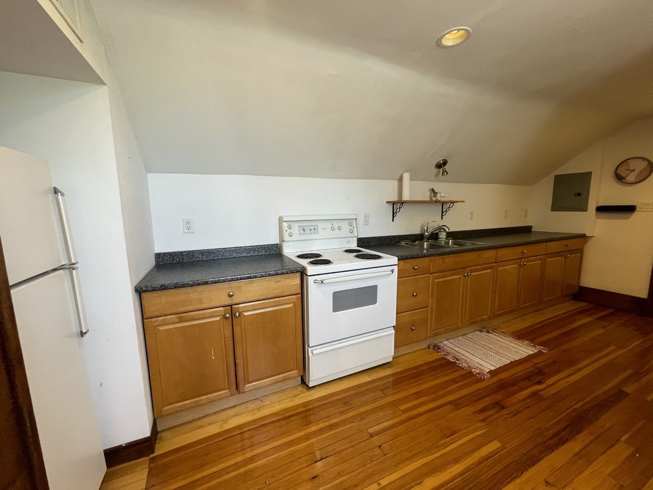 1069 Lincoln Rd Uppr - Photo 3 of 16