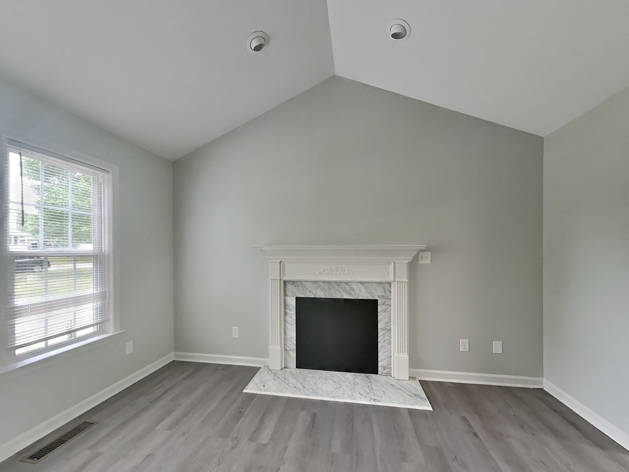 25 Cedarhurst Ln - Photo 3 of 18