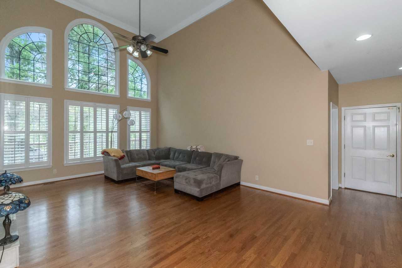 1450 Hillcrest Hts - Photo 3 of 16