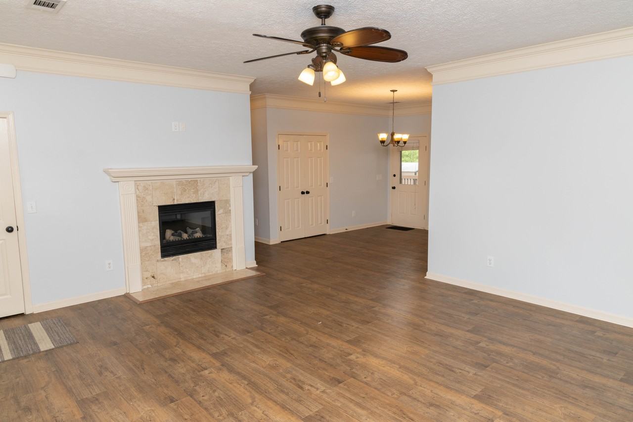 110 Homewood Dr - Photo 2 of 21