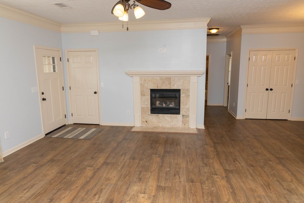 110 Homewood Dr - Photo 3 of 21