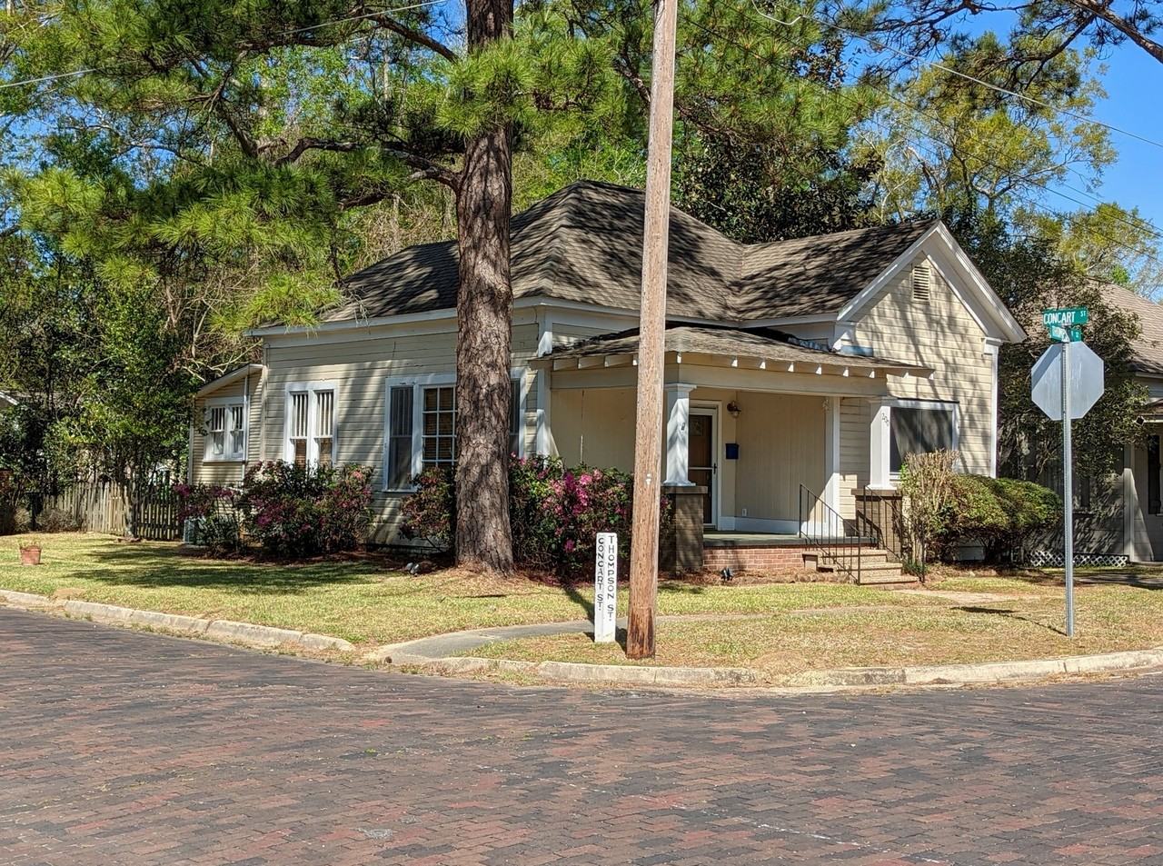 200 Thompson St - Photo 3 of 23